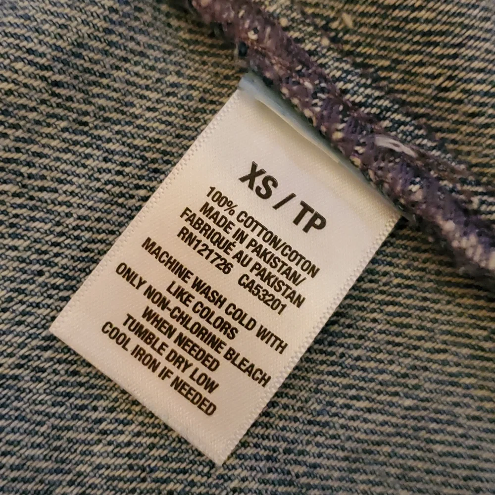 Custom patch denim vest - Picture 7 of 12